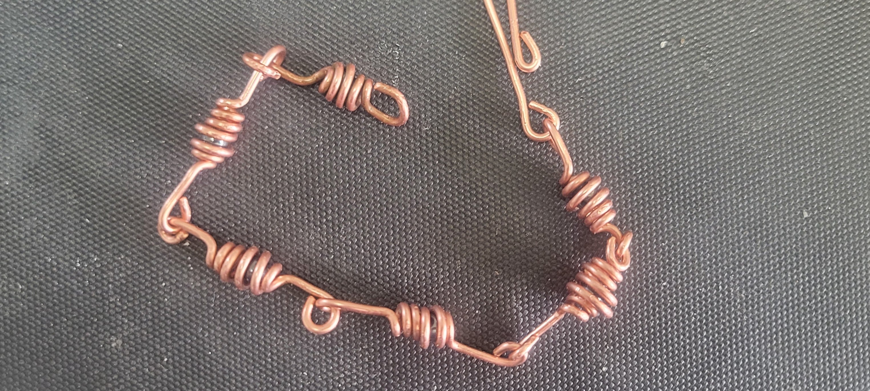 Hematitos rézspirál karlánc – energia és egyensúly a csuklódon - A&T Harmonies